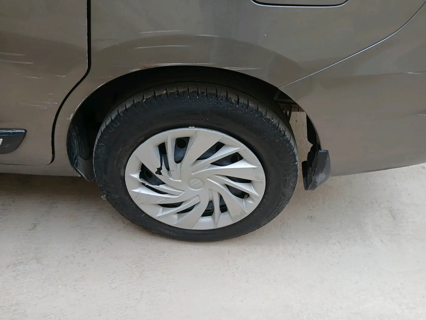 2024 Maruti Ertiga   VXI (O) CNG, CNG, Manual, 25,996 km, tyre