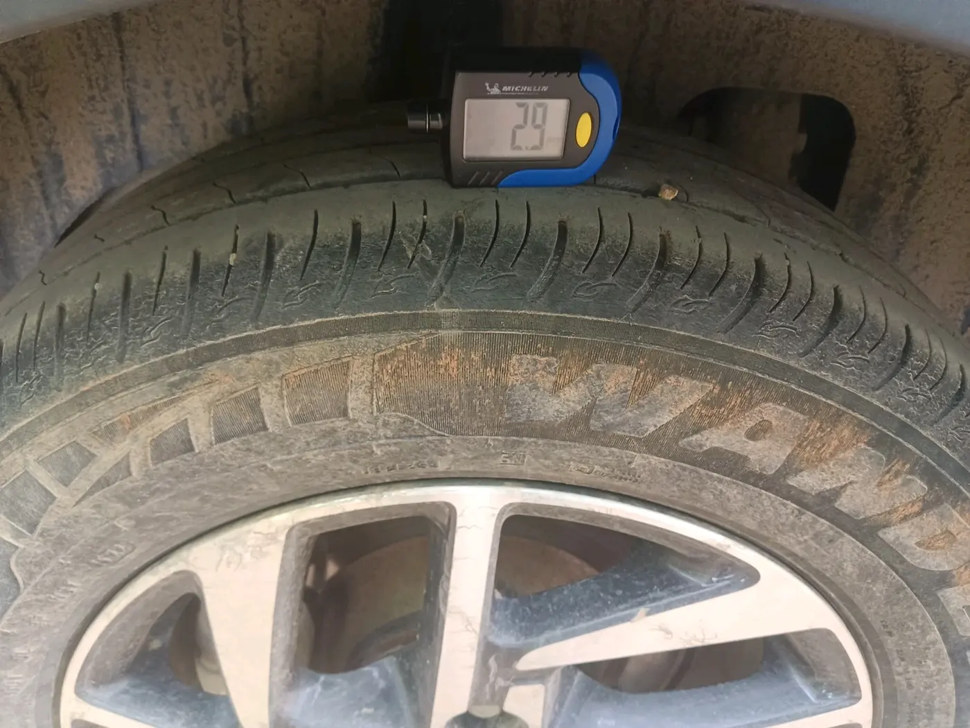 2022 Mahindra XUV300 W4 1.2 PETROL, Petrol, Manual, 88,709 km, tyre