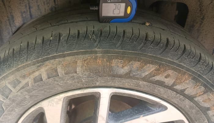 2022 Mahindra XUV300 W4 1.2 PETROL, Petrol, Manual, 88,709 km, tyre