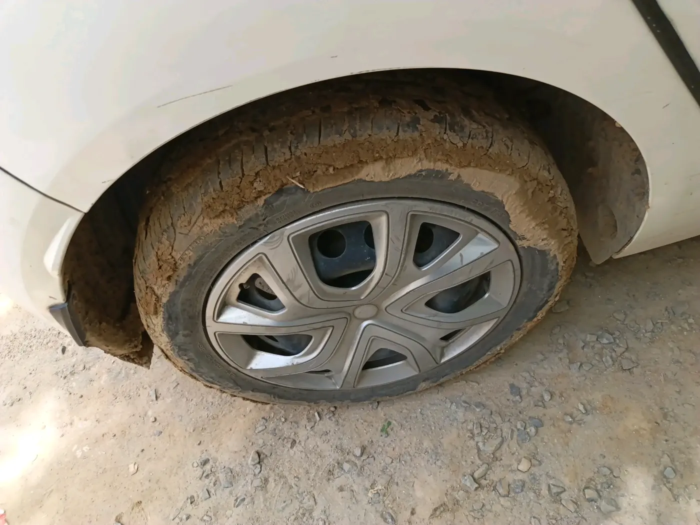 2024 Tata ALTROZ XM PLUS SUNROOF CNG, CNG, Manual, 59,203 km, tyre