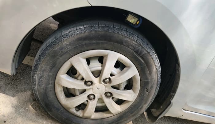 2016 Hyundai Eon ERA +, Petrol, Manual, 45,531 km, tyre