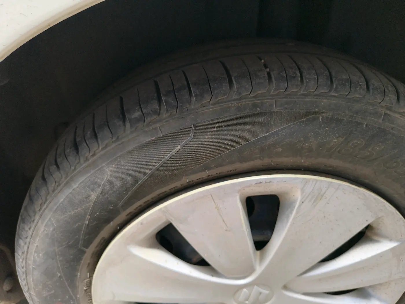 2016 Maruti Ertiga VXI, Petrol, Manual, 1,12,241 km, tyre