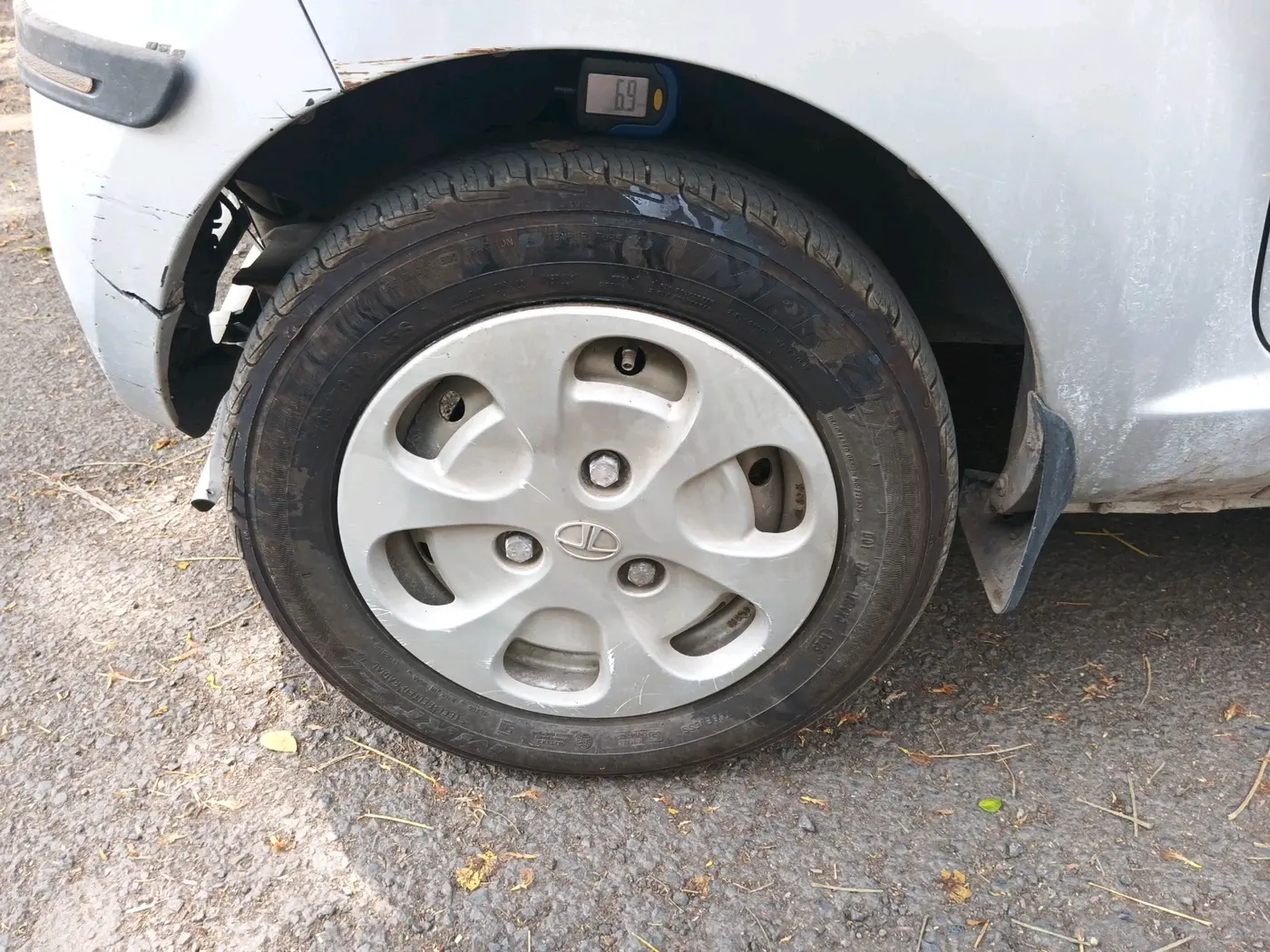 2013 Tata Nano LX, Petrol, Manual, 85,230 km, tyre