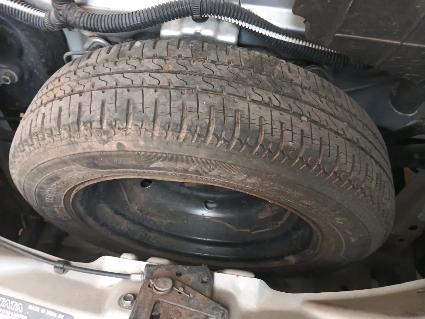 2013 Tata Nano LX, Petrol, Manual, 85,230 km, tyre