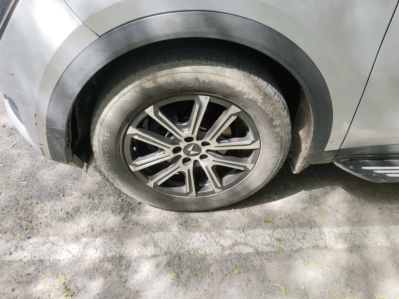 2022 Mahindra XUV700 AX 7 LUXURY D AT 7 STR, Diesel, Automatic, 96,011 km, tyre