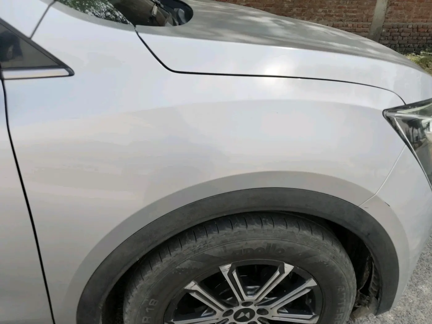 2022 Mahindra XUV700 AX 7 LUXURY D AT 7 STR, Diesel, Automatic, 96,011 km, tyre