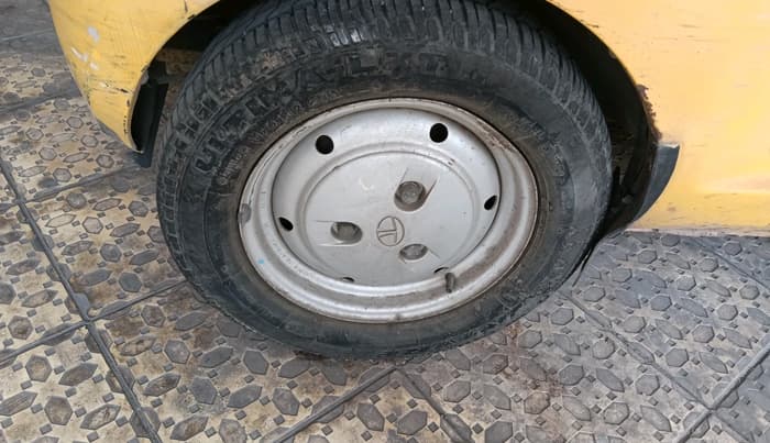 2011 Tata Nano LX, Petrol, Manual, 35,000 km, tyre