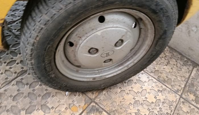 2011 Tata Nano LX, Petrol, Manual, 35,000 km, tyre