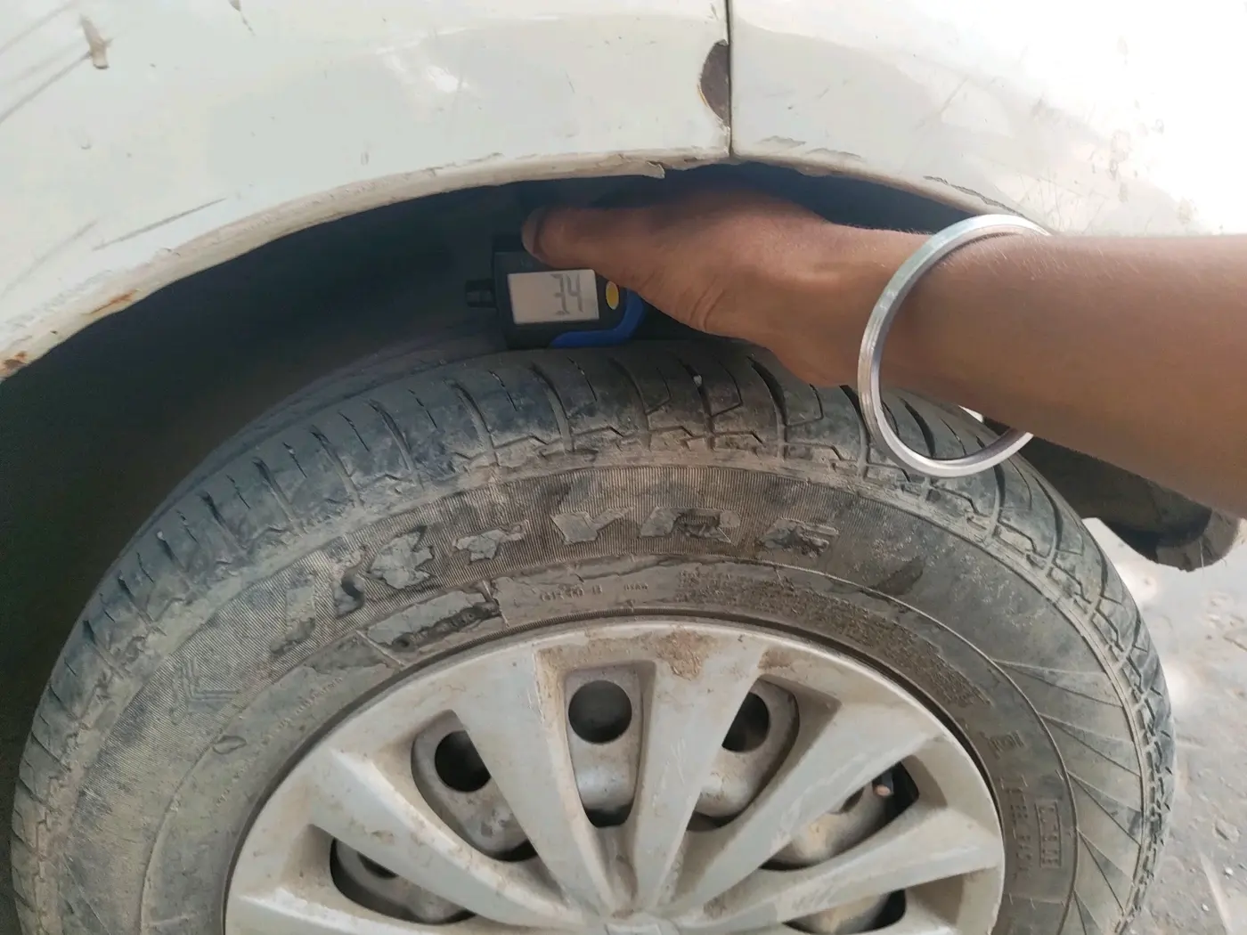 2013 Maruti Ritz LXI, CNG, Manual, 90,208 km, tyre
