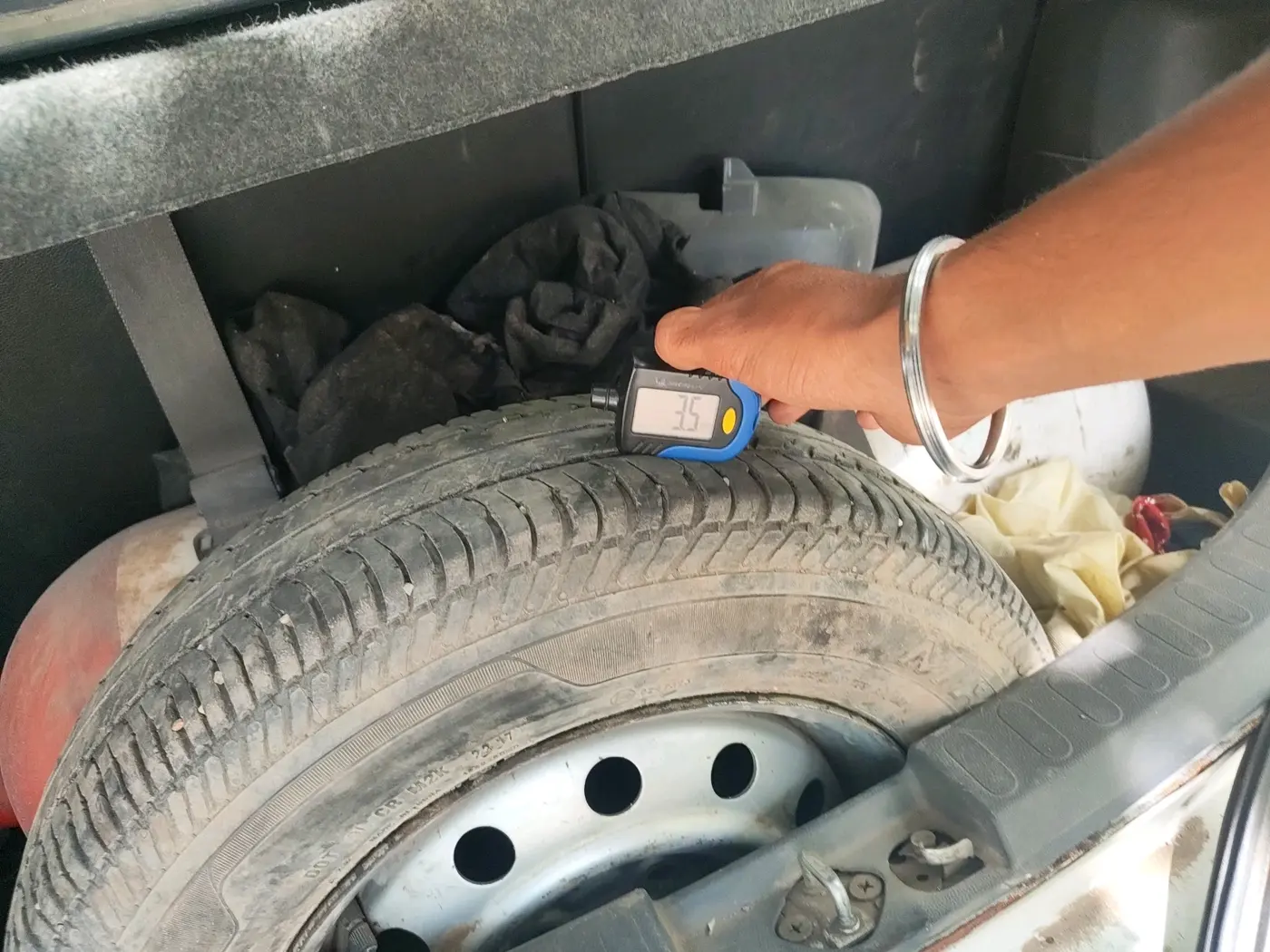 2013 Maruti Ritz LXI, CNG, Manual, 90,208 km, tyre