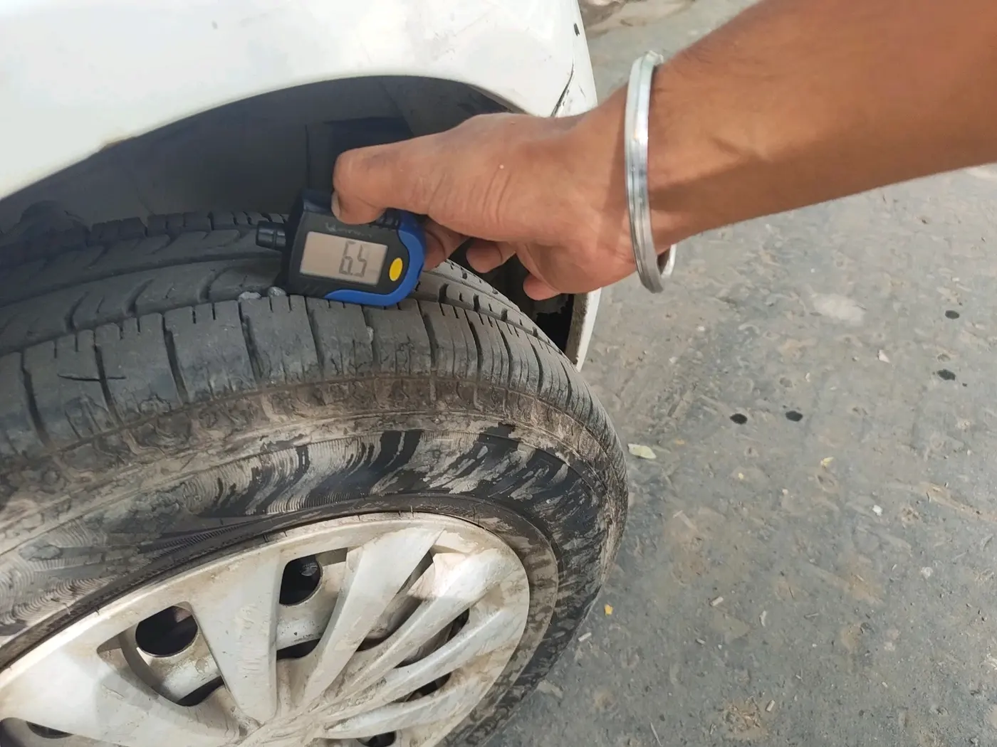 2013 Maruti Ritz LXI, CNG, Manual, 90,208 km, tyre