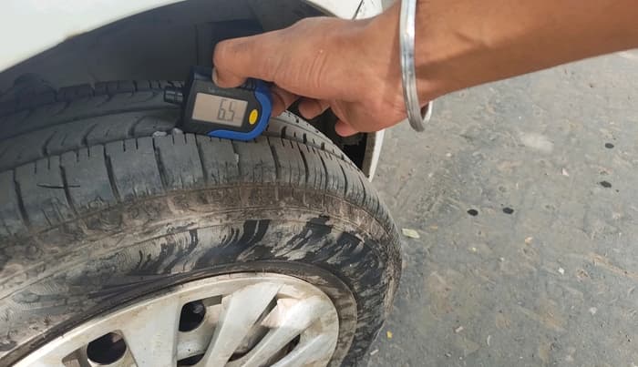2013 Maruti Ritz LXI, CNG, Manual, 90,208 km, tyre