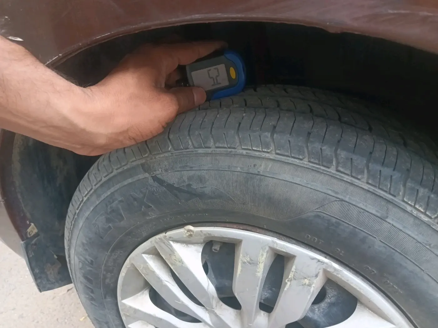 2018 Maruti Dzire VXI AMT, Petrol, Automatic, 62,667 km, tyre