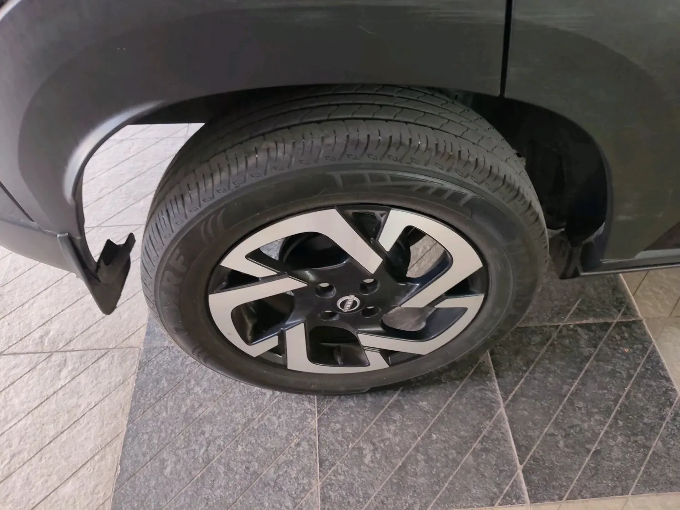 2024 Nissan MAGNITE XV PREMIUM TURBO CVT, Petrol, Automatic, 27,202 km, tyre