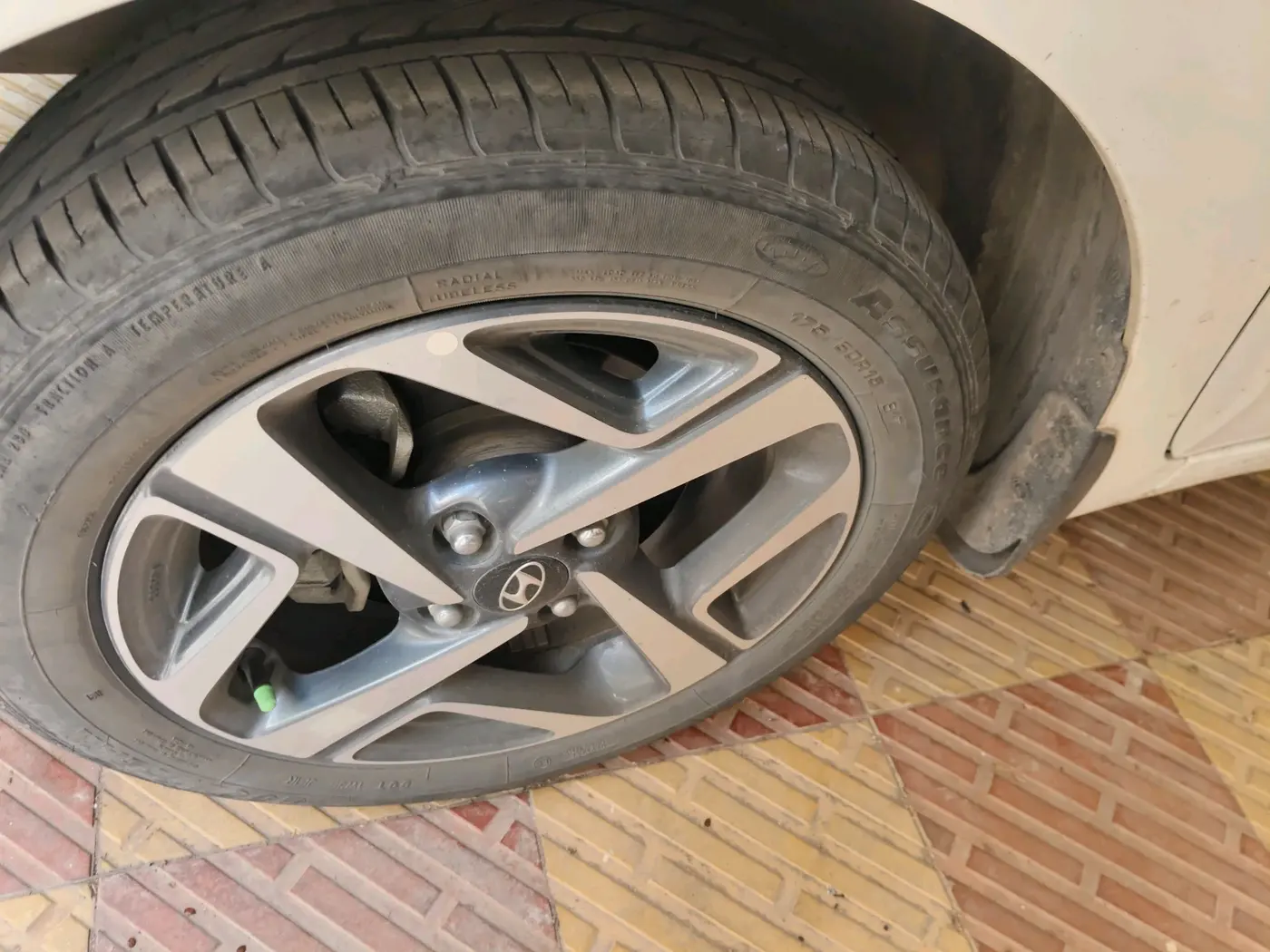 2021 Hyundai AURA SX 1.2, Petrol, Manual, 32,155 km, tyre