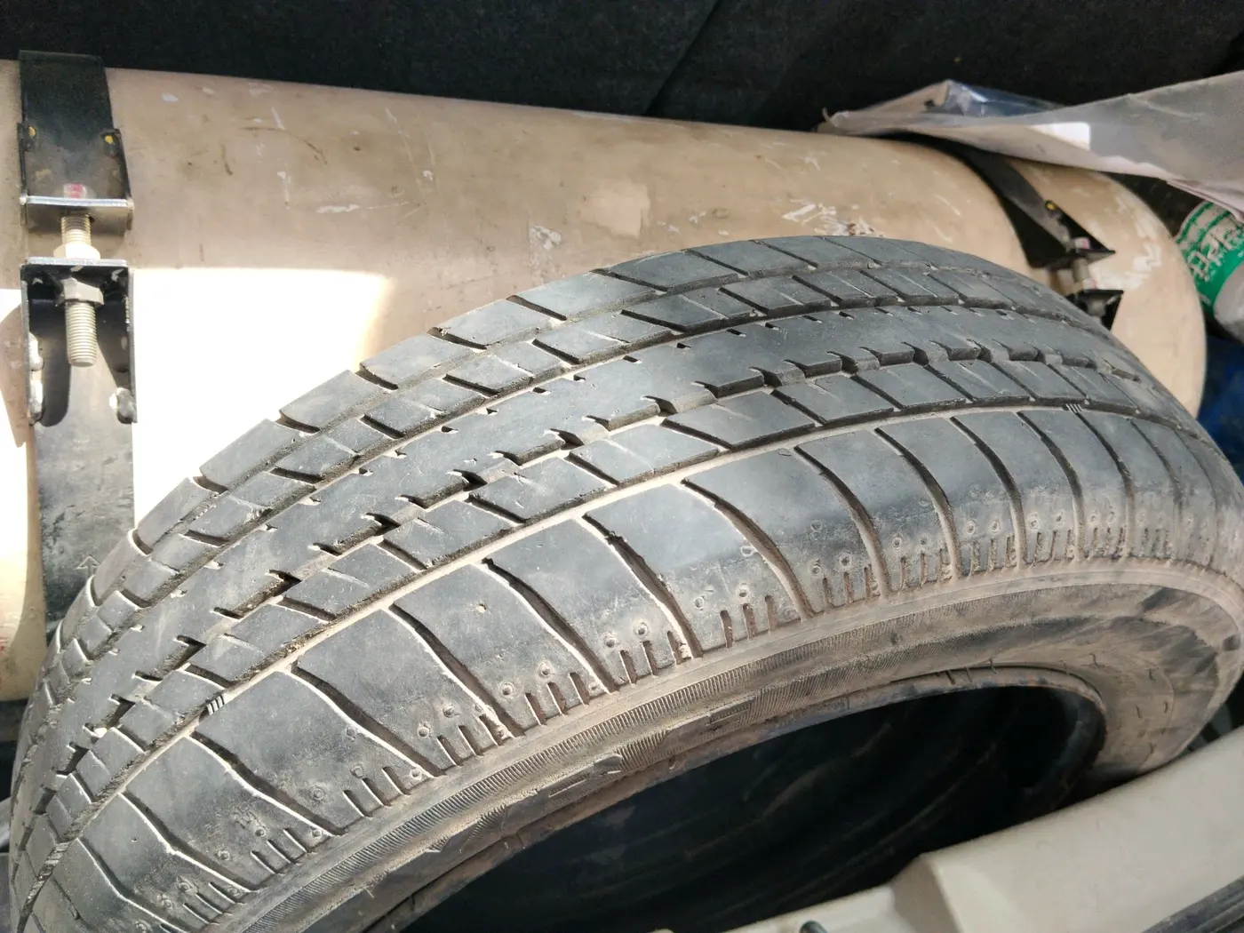 2016 Maruti Celerio VXI CNG, CNG, Manual, 1,06,963 km, tyre