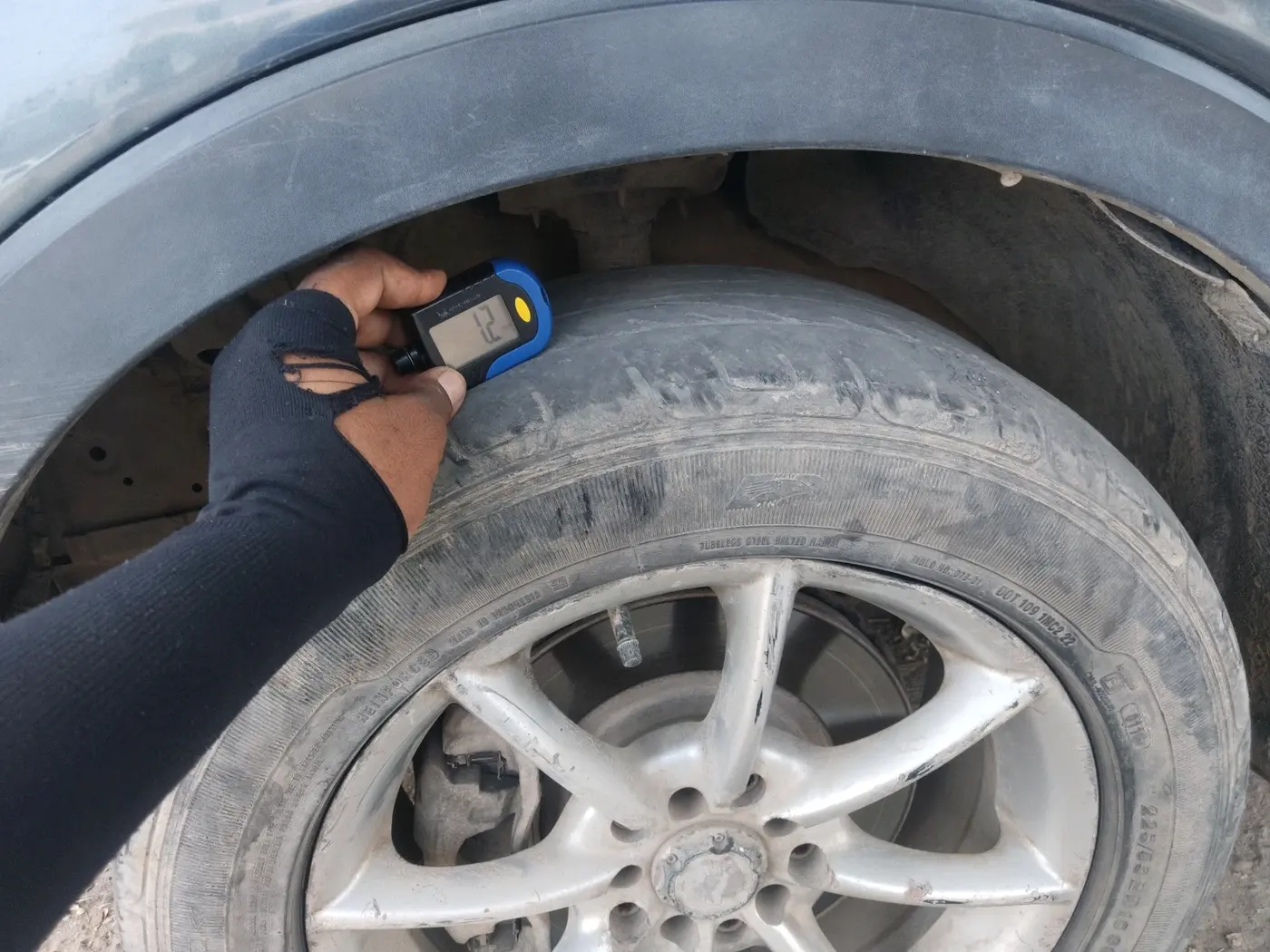 2019 Mahindra XUV300 W6 1.5 DIESEL, Diesel, Manual, 1,34,073 km, tyre