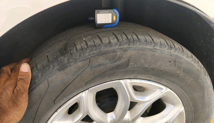 2015 Ford Ecosport TITANIUM 1.5L PETROL, Petrol, Manual, 1,00,711 km, tyre
