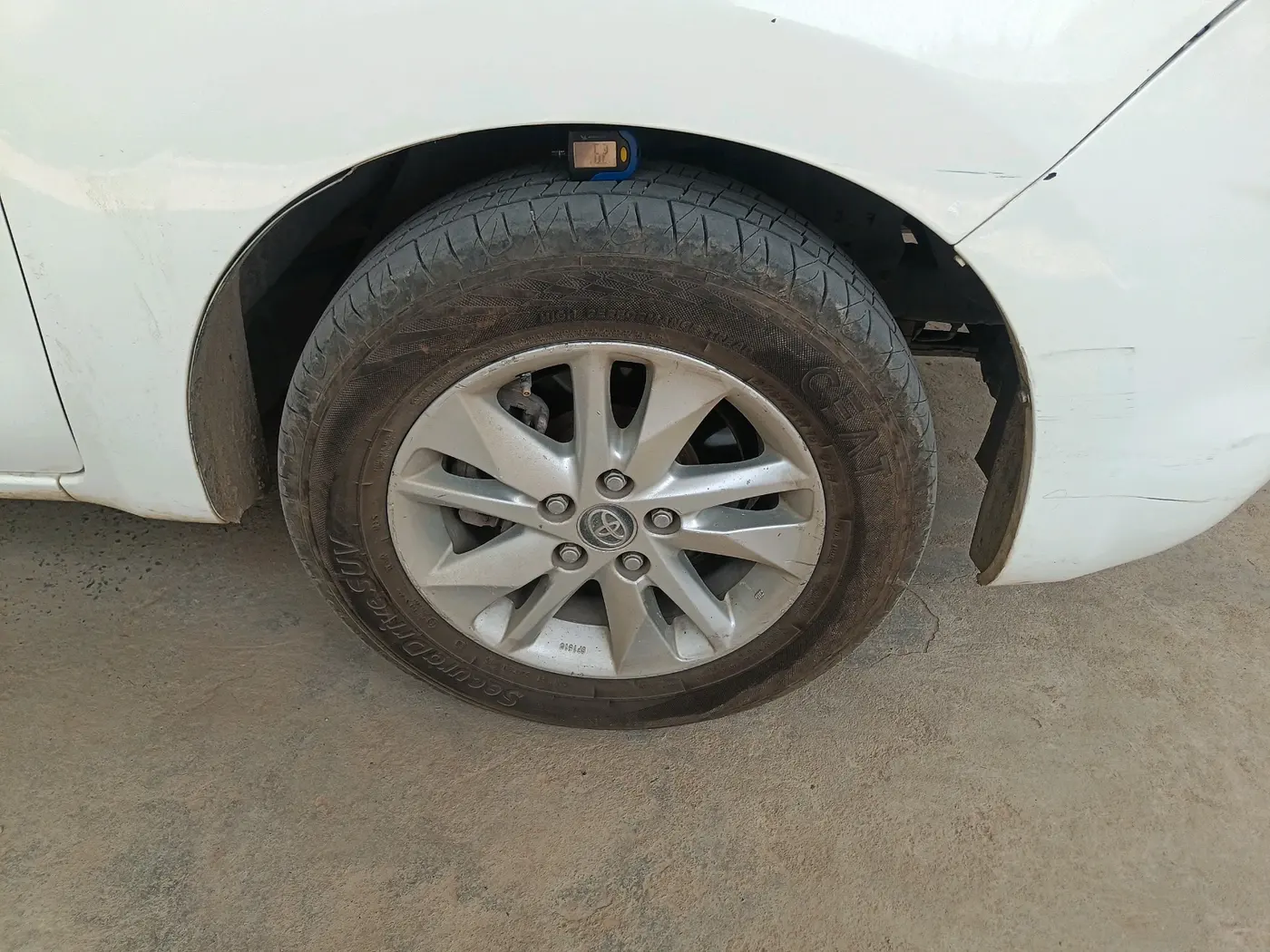 2017 Toyota Innova Crysta 2.4 G 7 STR, Diesel, Manual, 1,47,063 km, tyre