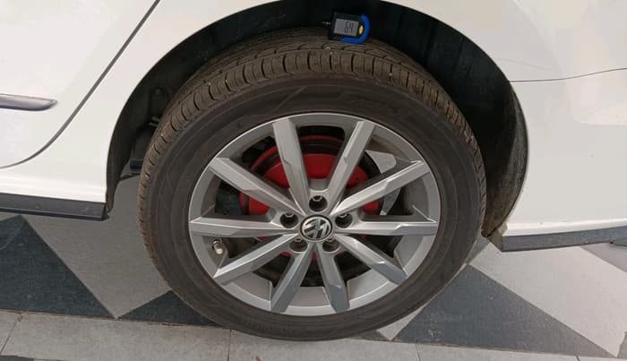 2022 Volkswagen Vento HIGHLINE PLUS 1.0L TSI AT, Petrol, Automatic, 38,410 km, tyre