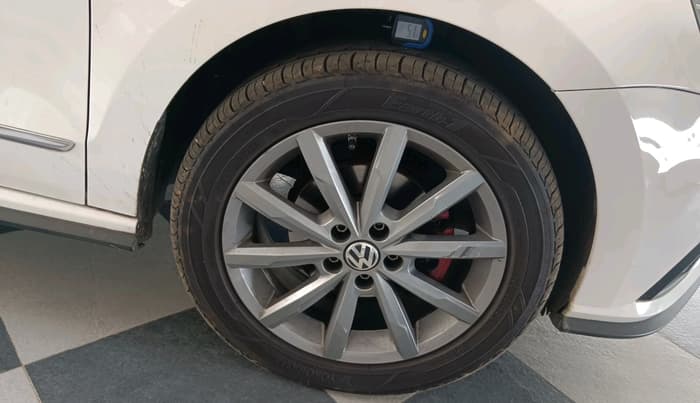2022 Volkswagen Vento HIGHLINE PLUS 1.0L TSI AT, Petrol, Automatic, 38,410 km, tyre