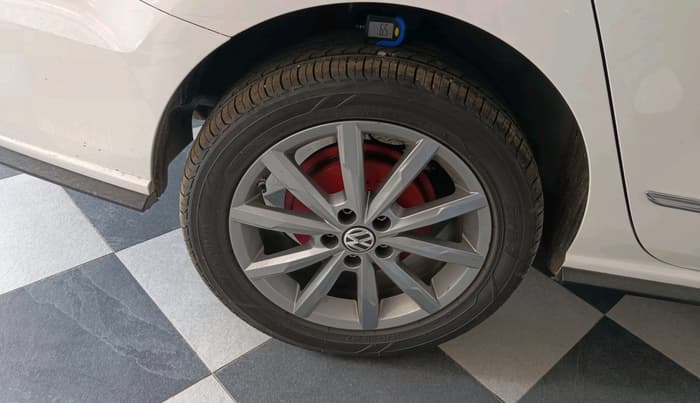 2022 Volkswagen Vento HIGHLINE PLUS 1.0L TSI AT, Petrol, Automatic, 38,410 km, tyre