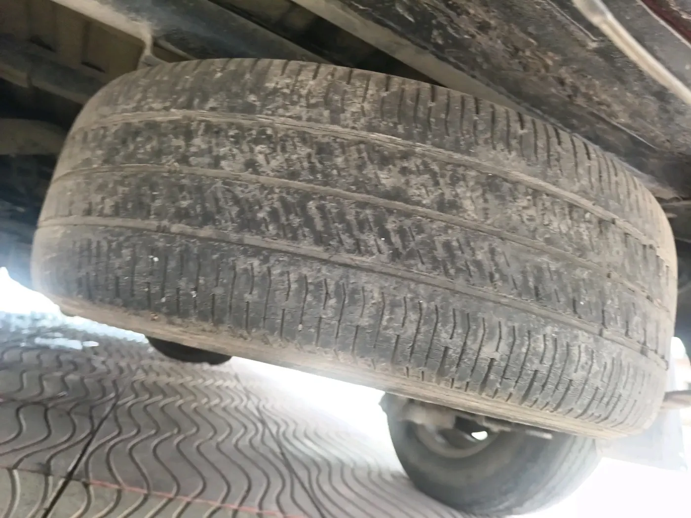 2012 Chevrolet Tavera NEO 3 LS 10 STR BS III, Diesel, Manual, 4,03,291 km, tyre