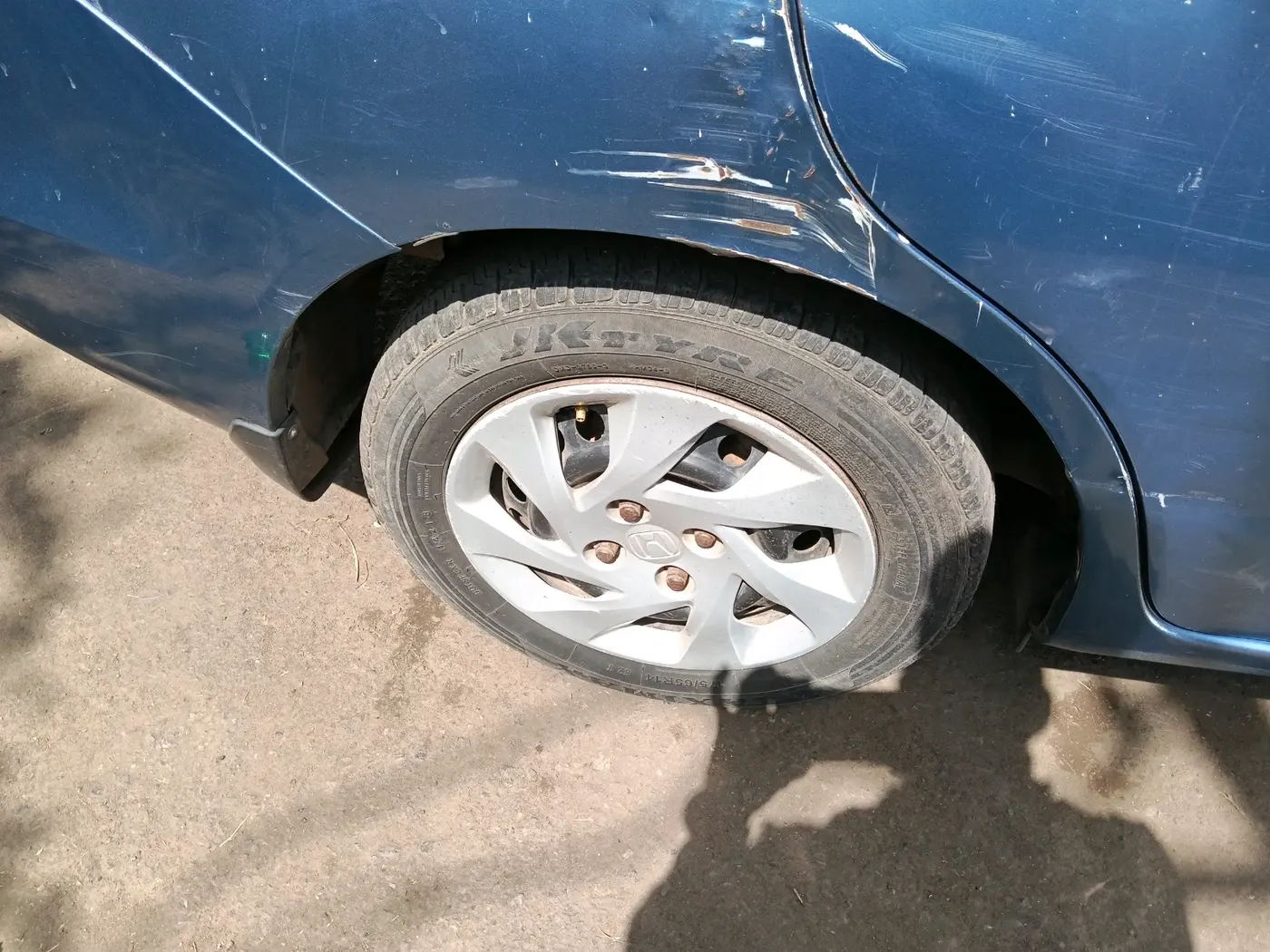 2013 Honda Amaze 1.5L I-DTEC S, Diesel, Manual, 2,75,275 km, tyre