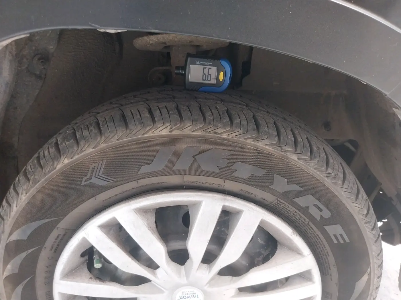 2016 Mahindra Kuv100 K4 D 6 STR, Diesel, Manual, 1,34,425 km, tyre