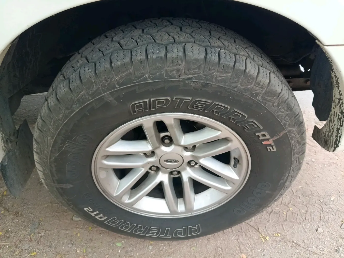 2011 Ford Endeavour 3.0L 4X2 AT, Diesel, Automatic, 87,017 km, tyre