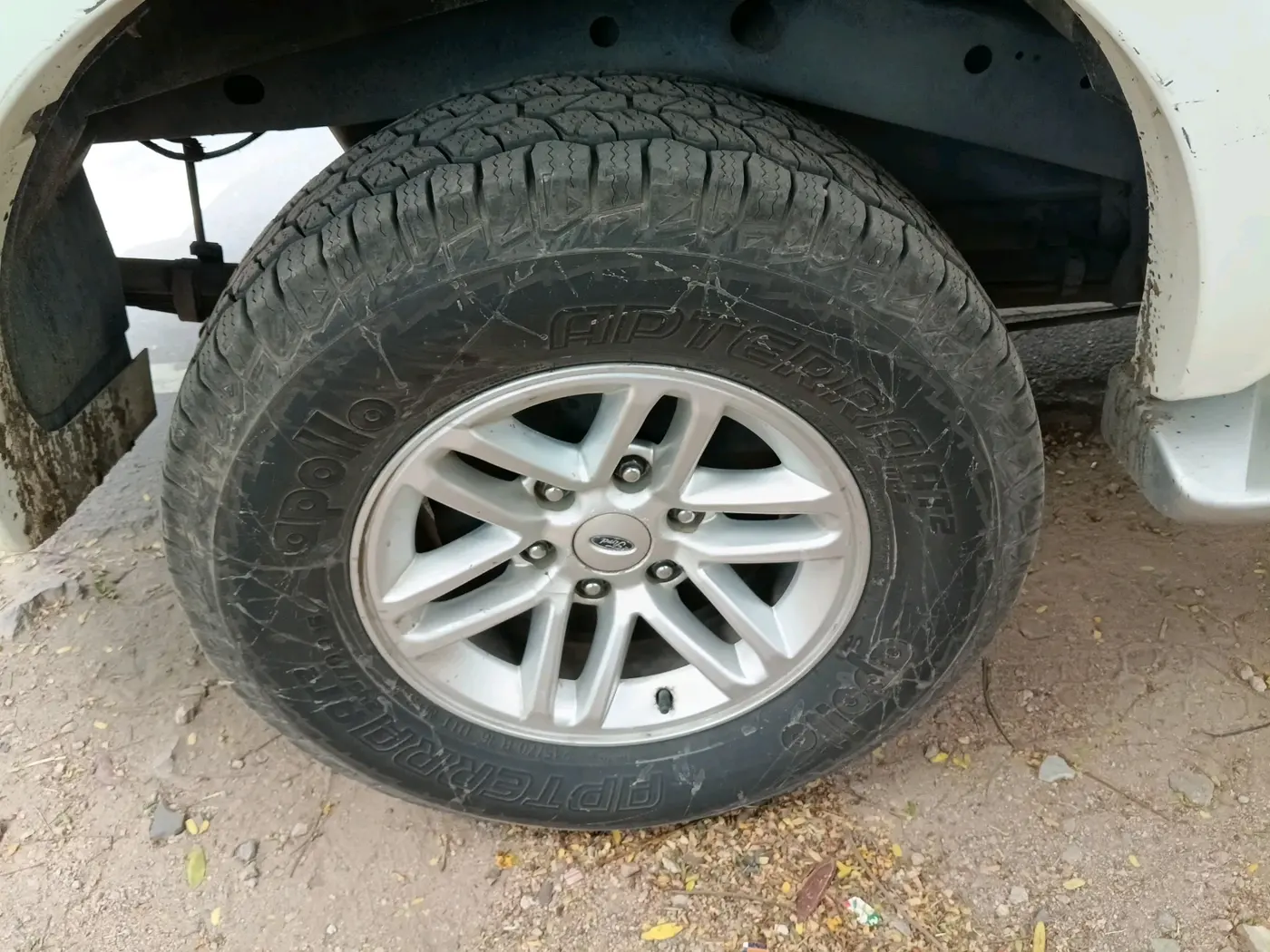 2011 Ford Endeavour 3.0L 4X2 AT, Diesel, Automatic, 87,017 km, tyre