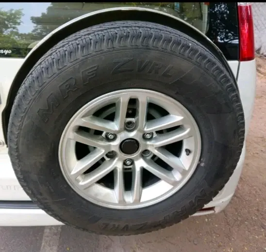 2011 Ford Endeavour 3.0L 4X2 AT, Diesel, Automatic, 87,017 km, tyre