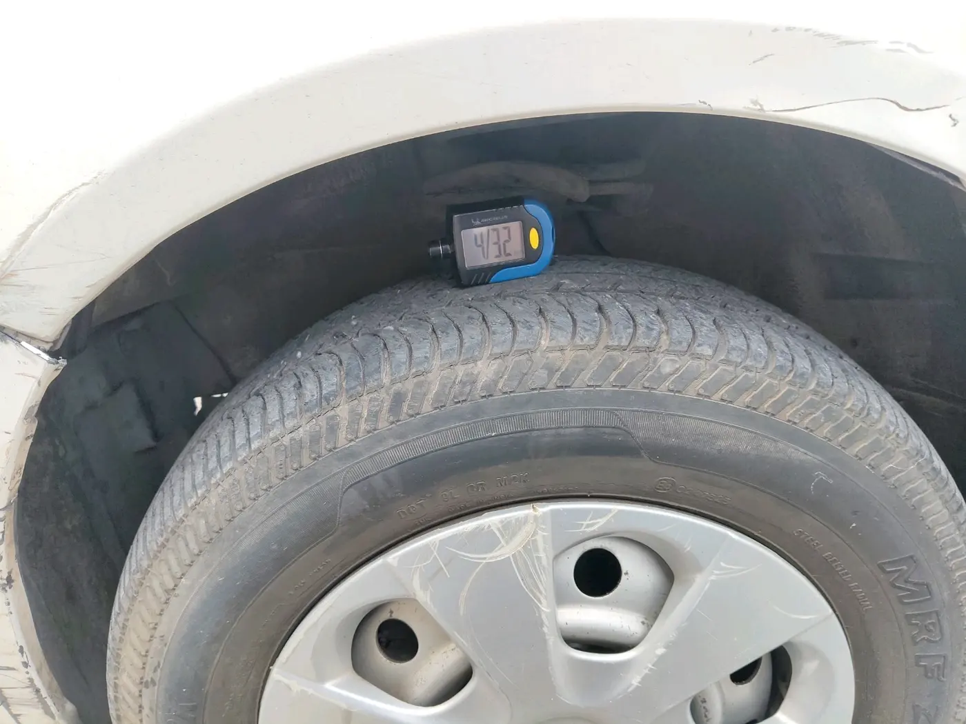 2013 Maruti Ritz LXI, Petrol, Manual, 1,46,532 km, tyre