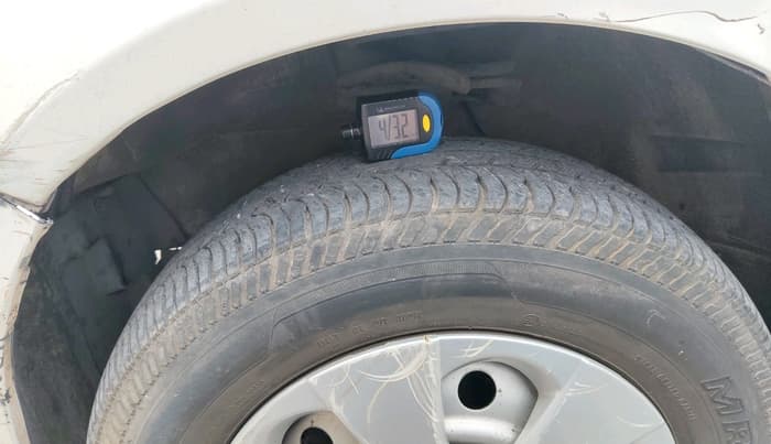 2013 Maruti Ritz LXI, Petrol, Manual, 1,46,532 km, tyre