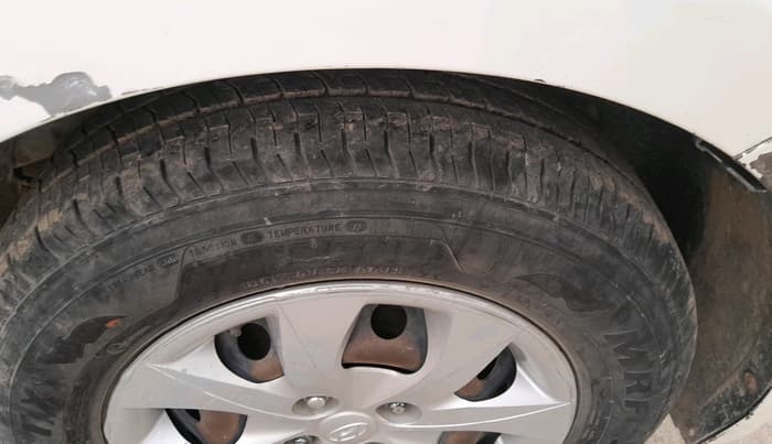 2015 Hyundai Elite i20 SPORTZ 1.4 CRDI, Diesel, Manual, 3,24,023 km, tyre