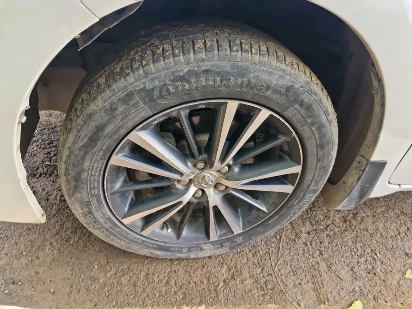 2017 Toyota Corolla Altis VL CVT PETROL, Petrol, Automatic, 1,02,751 km, tyre