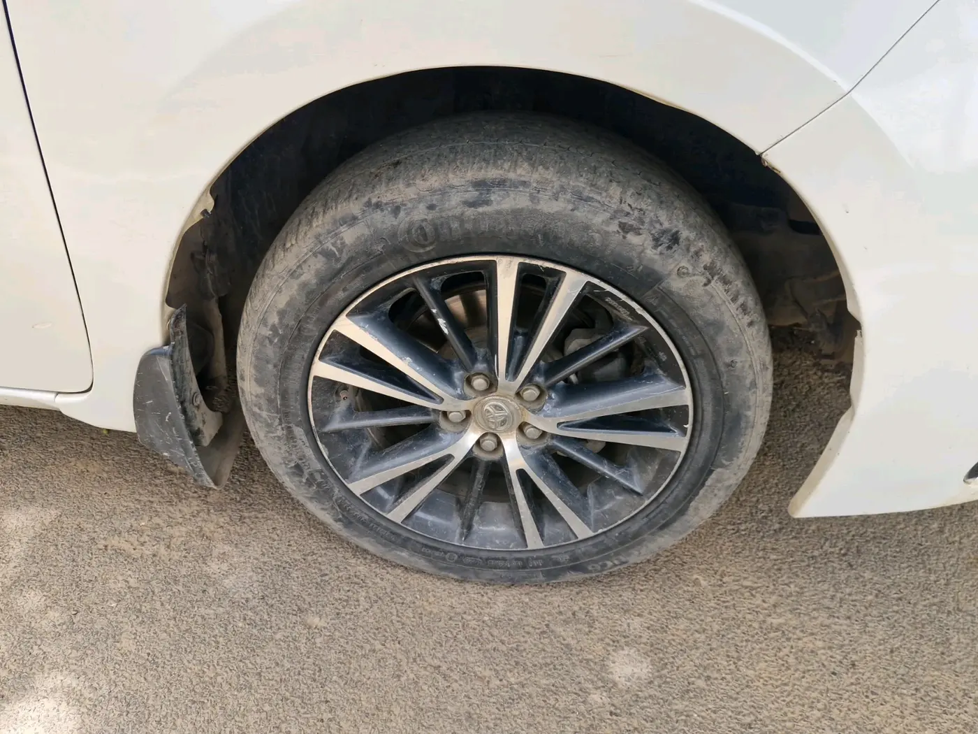 2017 Toyota Corolla Altis VL CVT PETROL, Petrol, Automatic, 1,02,751 km, tyre