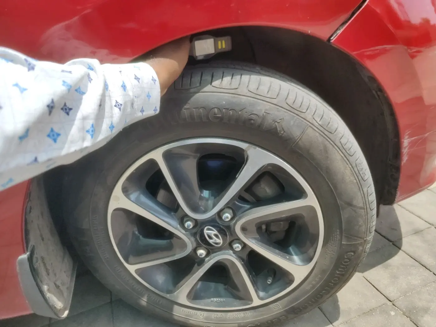 2017 Hyundai Grand i10 SPORTZ (O) AT 1.2 KAPPA VTVT, Petrol, Automatic, 73,532 km, tyre