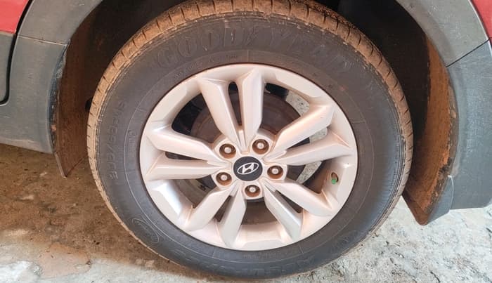 2016 Hyundai Creta SX PLUS 1.6 PETROL, Petrol, Manual, 96,936 km, tyre