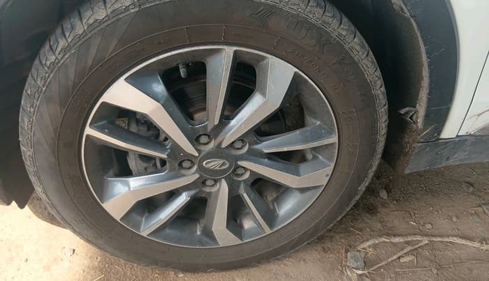 2021 Mahindra XUV300 W8 (O) 1.2 PETROL, Petrol, Manual, 99,178 km, tyre