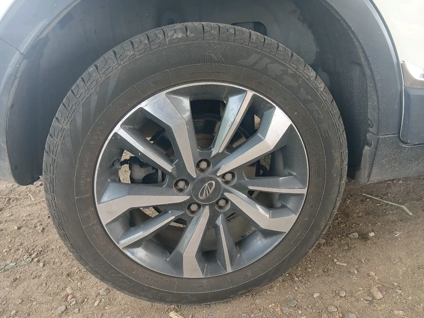 2021 Mahindra XUV300 W8 (O) 1.2 PETROL, Petrol, Manual, 99,178 km, tyre