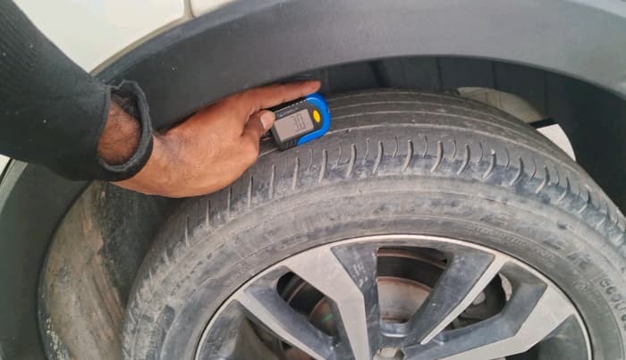 2019 Mahindra XUV300 W8 (O) 1.2 PETROL, Petrol, Manual, 83,828 km, tyre