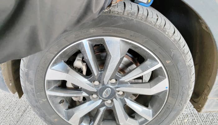 2021 Mahindra XUV300 W8 (O) 1.2 PETROL, Petrol, Manual, 90,814 km, tyre