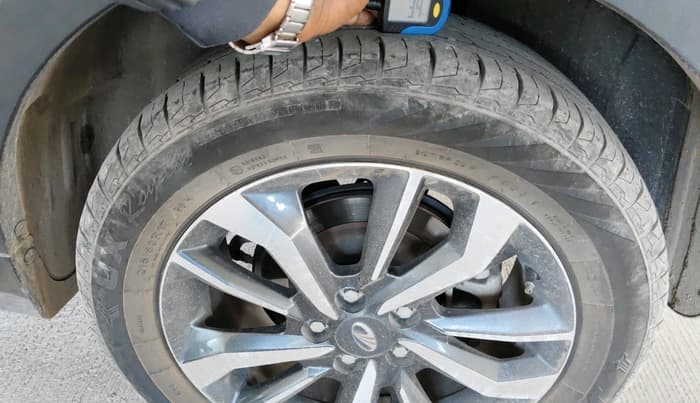 2021 Mahindra XUV300 W8 (O) 1.2 PETROL, Petrol, Manual, 90,814 km, tyre