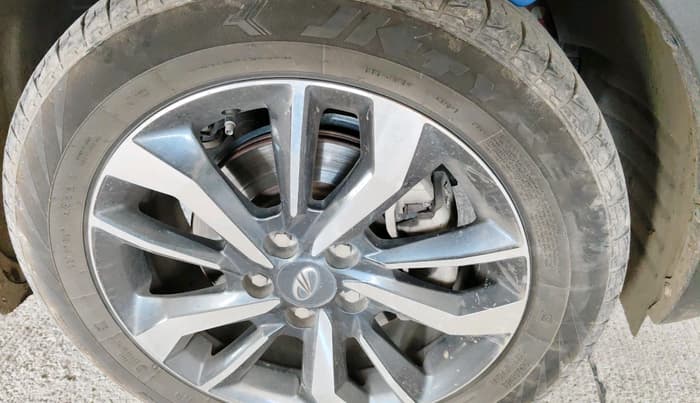2021 Mahindra XUV300 W8 (O) 1.2 PETROL, Petrol, Manual, 90,814 km, tyre