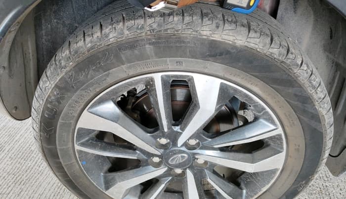 2021 Mahindra XUV300 W8 (O) 1.2 PETROL, Petrol, Manual, 90,814 km, tyre