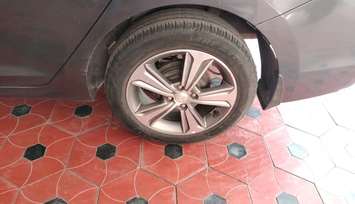 2017 Hyundai Verna 1.6 CRDI SX + AT, Diesel, Automatic, 93,558 km, tyre