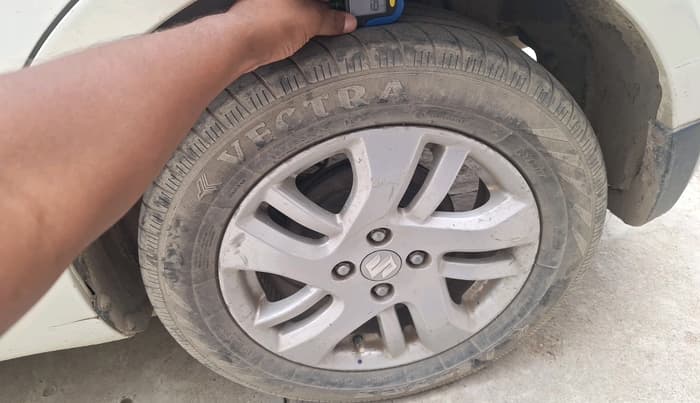 2013 Maruti Swift Dzire ZXI, Petrol, Manual, 1,02,752 km, tyre