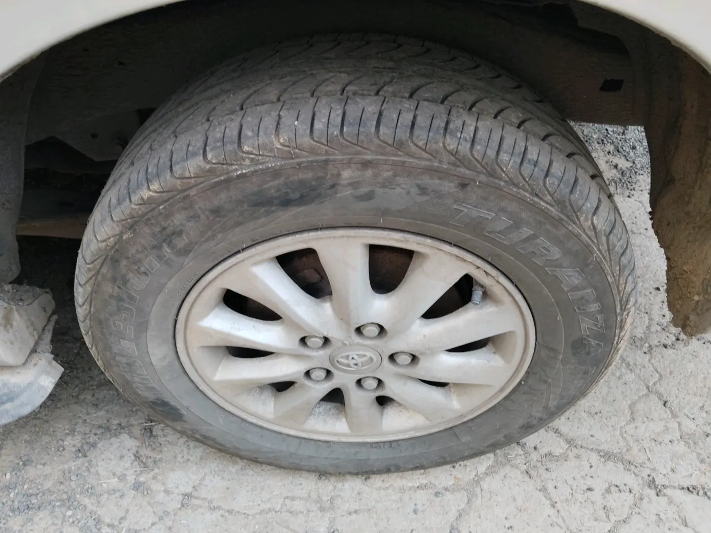 2014 Toyota Innova 2.5 ZX 7 STR, Diesel, Manual, 85,814 km, tyre