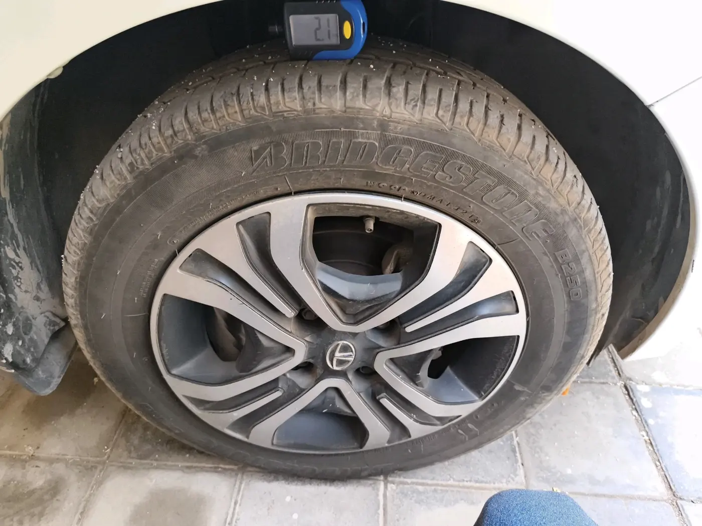 2021 Tata Tiago XZ PETROL, Petrol, Manual, 23,747 km, tyre